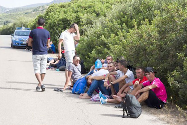 Sardaigne: la police italienne humilie 30 haraga algériens