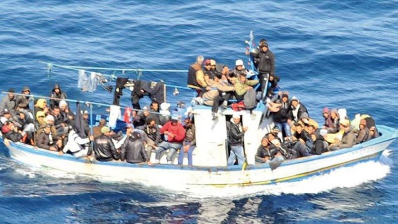 إنقاذ أكثر من 750 مهاجر قبالة الساحل الليبي صباح السبت