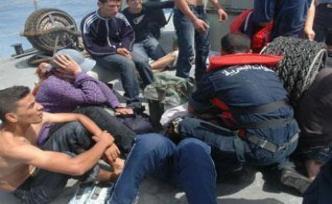 Coast guards chase illegal immigrants in Algeria