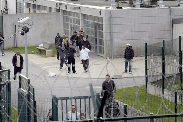 Europe arrests 15,000 Algerian illegal immigrants in 2015