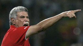 حسن شحاتة يقترح توقيف البطولة للتحضير للجزائر