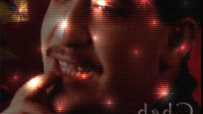 الشاب حسني.. سيارة “كونغو”، إشهار للنقال، دم بنفسجي ويكتب بيده اليمنى