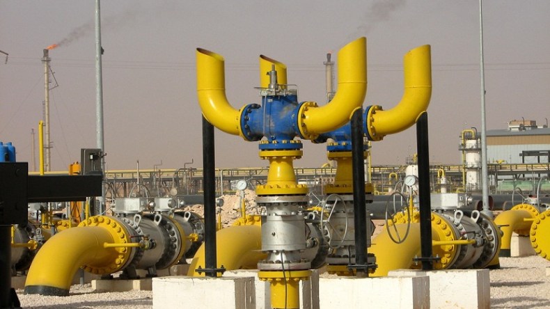 الجزائر تخفض إنتاج النفط بـ 25 ألف برميل يوميا