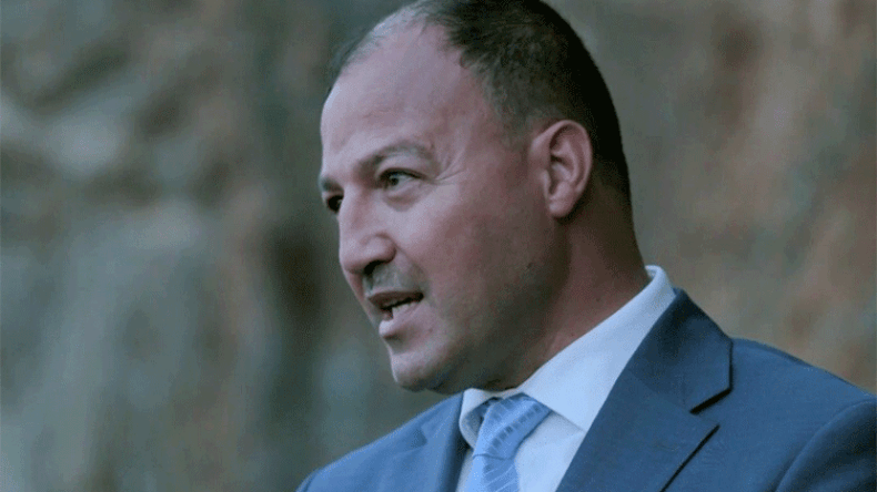 اختيار بلماضي قرار صائب.. ولا تأخير في استلام الملاعب