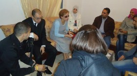 “حوّاء” تتحدى إعاقتها البصرية وتؤلف خمسة دواوين شعرية