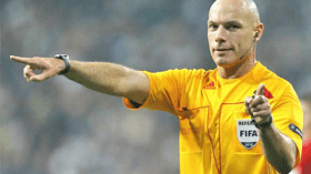 اعتزال الحكم الانجليزي الشهير هاوارد