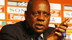 حياتو يتهرّب ويواصل المناورة والمراوغة