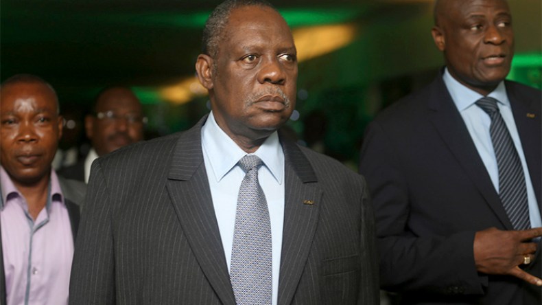 اصمت‮ ‬يا حياتو‮.. ‬أنت مرتشي‮ ‬ولست نزيها مثلما تدّعي‮!!!‬