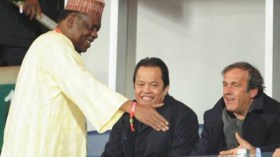 حياتو يرد على بلاتيني ويطالبه بعدم التدخل في شؤون الكاف