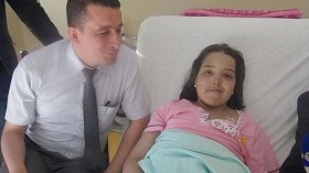 “حياة”.. قضت 17 سنة من عمرها في المستشفى واجتازت البكالوريا داخل سيارة إسعاف
