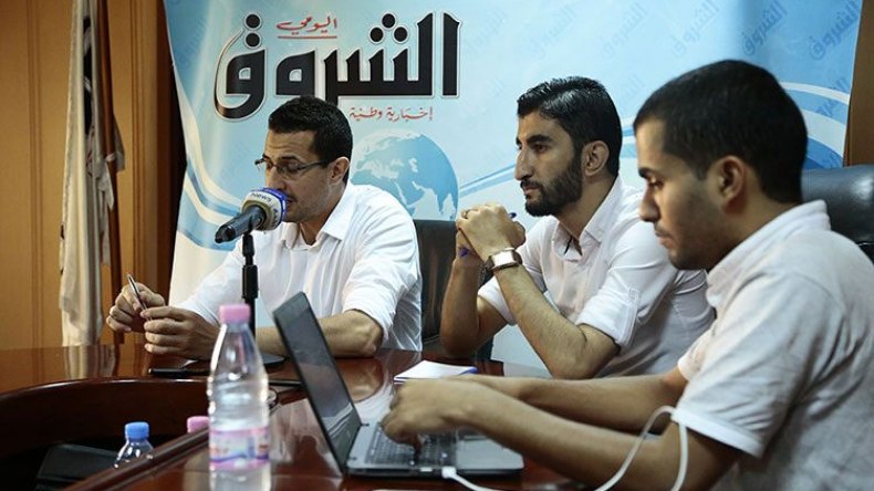 “عزم” يدعو إلى تجريم “الماك” ورفع رايات غير وطنيّة