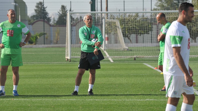 خليلوزيتش يشرع في تحضير مباراة رومانيا ويركز على الجانب التكتيكي