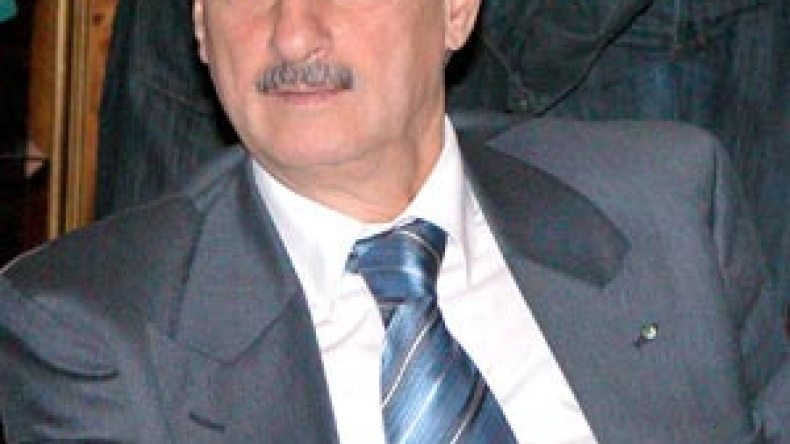 مليار للمحترفين.. المحليون يلعبون دون مقابل