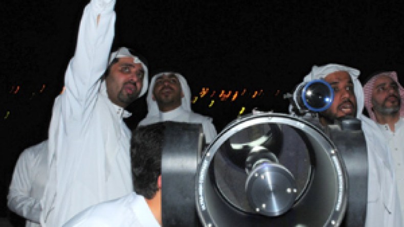 الجزائريون صاموا دون رؤية الهلال!