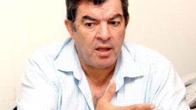 حناشي: “شاوشي أحسن حارس في الجزائر ومكانته في المنتخب الوطني”