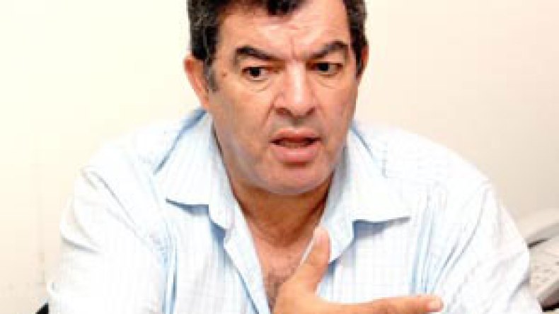 حناشي: “شاوشي أحسن حارس في الجزائر ومكانته في المنتخب الوطني”