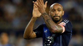 هنري يعتزل رسميا كرة القدم ويعود إلى لندن كمحلل تلفزيوني