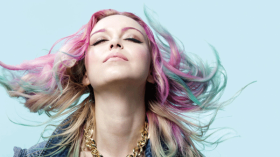 قوس قزح موضة الشعر للفتيات.. هل لديك الجرأة لاعتمادها؟