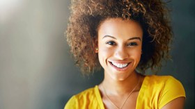 شعرك مجعد.. ابتعدي عن العلاجات الكيماوية التي تزيده ضررا