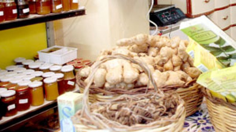 مصري يحتال على الجزائريين ويوهمهم باسترجاع فحولتهم وعلاجهم من العقم