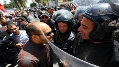 Tunisie: interpellations après des heurts avec la police au sud de Tunis