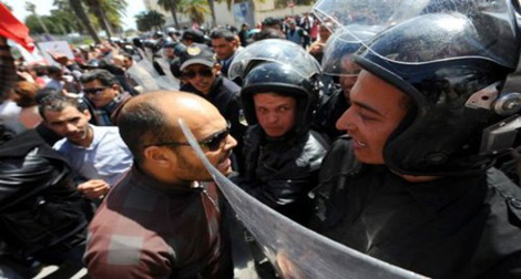 Tunisie: interpellations après des heurts avec la police au sud de Tunis