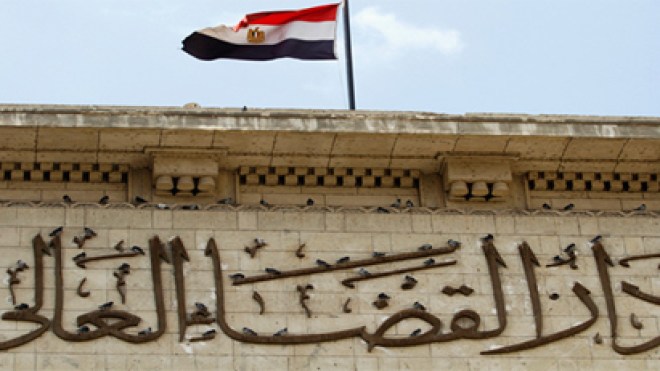 محكمة مصرية تؤيد سجن ناشطين ثلاثة أعوام