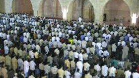 أئمة المساجد يلتزمون بتعليمة الوزارة ويصلون التراويح بسرعة فائقة