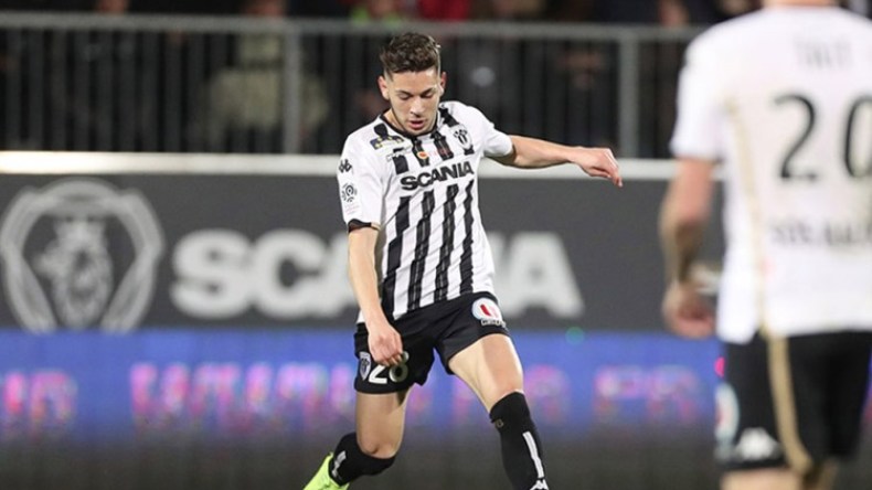 “الملالي” مصدر إعجاب عنتر يحي وتخوّف الرئيس