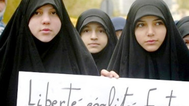 حظر الحجاب.. “بروباغندا” اليمين لاستمالة الفرنسيين في الانتخابات