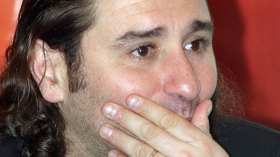 هشام مصباح يتخلى عن ممارسة الطب ويتحول إلى حارس “باركينغ”؟