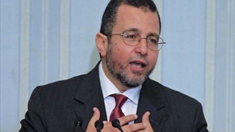هشام قنديل يطعن أمام النقض على حبسه سنة وعزله من وظيفته