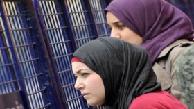 نصف المحجبات في الجزائر يرتدين حجاب تايوان