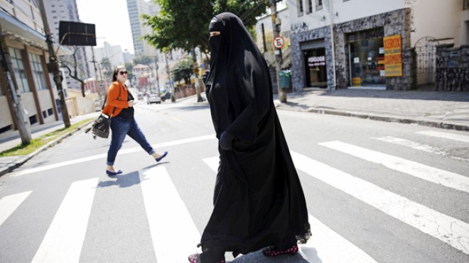 سياسي سويسري ينادي بمنع الحجاب من صور جوازات السفر