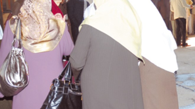 حملة توعية في قاعات الشاي و”الطاكسيفون” للالتزام بالحجاب الشرعي