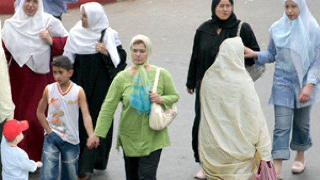 المجتمع يتجه نحو المحافظة والجزائريات أكثر تحمسا للحجاب من الرجال