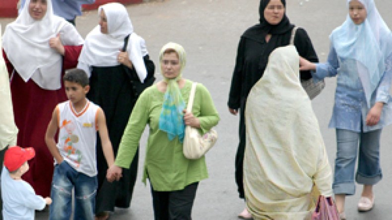 المجتمع يتجه نحو المحافظة والجزائريات أكثر تحمسا للحجاب من الرجال