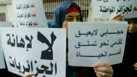 وقفة احتجاجية ضد تصريحات غلام الله حول الحجاب