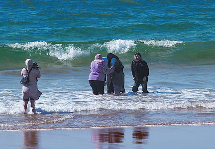 Salafistes et femmes voilées dans les plages