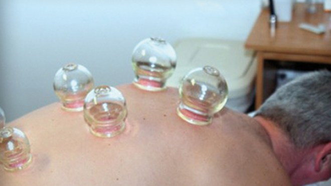 حلاقون وسلفيون يستأجرون مستودعات لحجامة الناس!