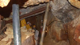 صقل الحجارة.. مهنة  الموت الاختياري