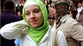 10 ملايين دولار ورفع الحظر عن الخمار بفرنسا والإفراج عن إرهابيين