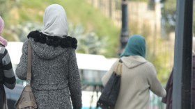المجتمع الجزائري يواجه ردة عن الحجاب الملتزم