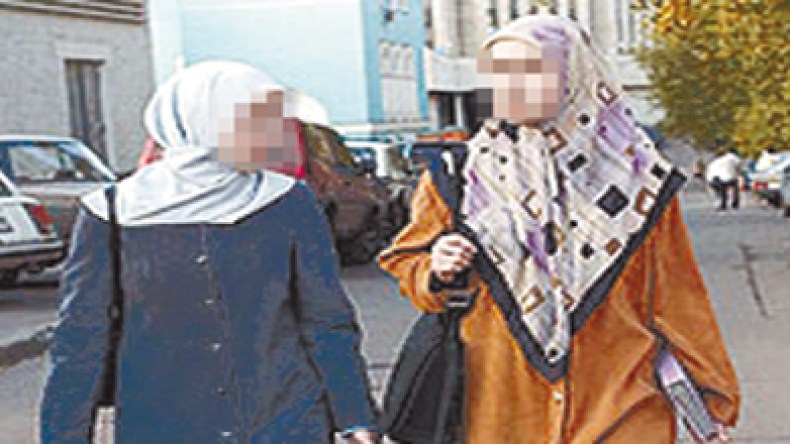 شباب يطلقون حملة الكترونية ضد منع الخمار في البطاقة البيومترية