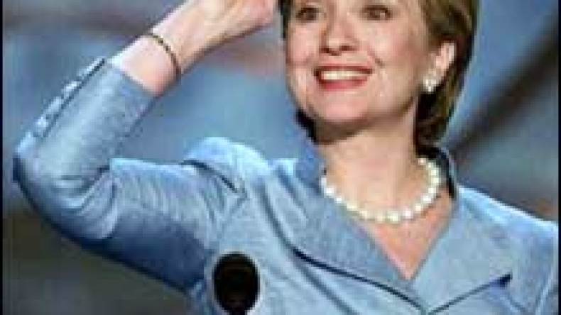 كلينتون باقية في السباق ومكين يعلن أنه مرشح الحزب الجمهوري