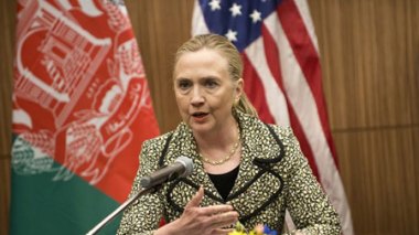 Au moins 35 morts en Syrie, appel pressant de Clinton pour une transition