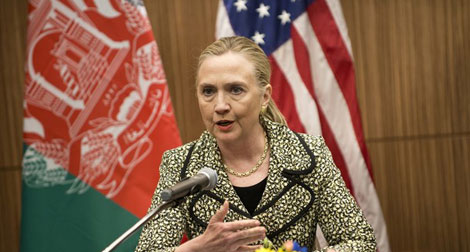 Au moins 35 morts en Syrie, appel pressant de Clinton pour une transition