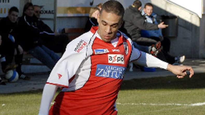 ياسين هيما ل ” الشروق ” : أشخاص نصحوني بعدم اللعب في الجزائر