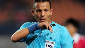 حيمودي يخطف الأضواء ويتألق في إدارة مباراة هولندا-أستراليا