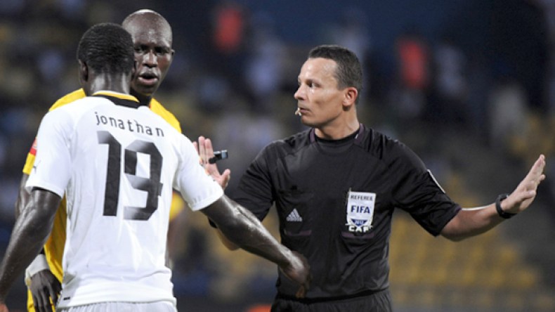 الفاف واللجنة الوطنية للتحكيم مترددان في تعيين خليفة حيمودي على الصعيد القاري